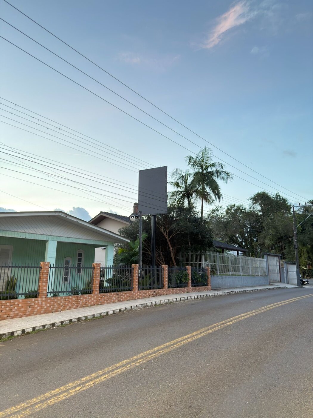 Vista aberta do telão LED 3x2 da uni. em Nova Veneza