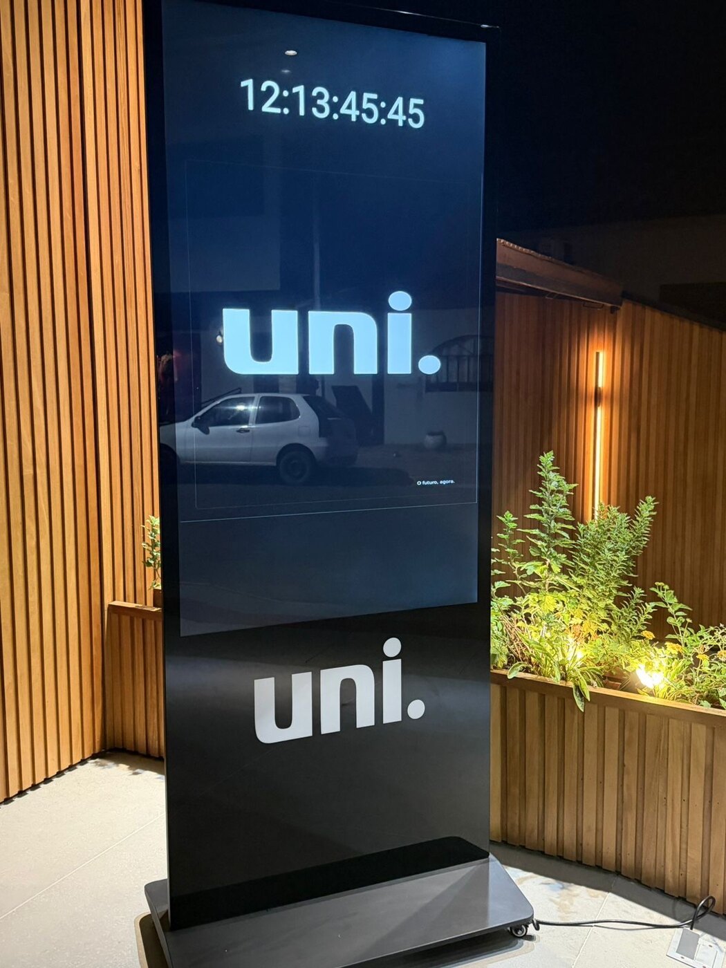 Totem touch da uni. em modo institucional